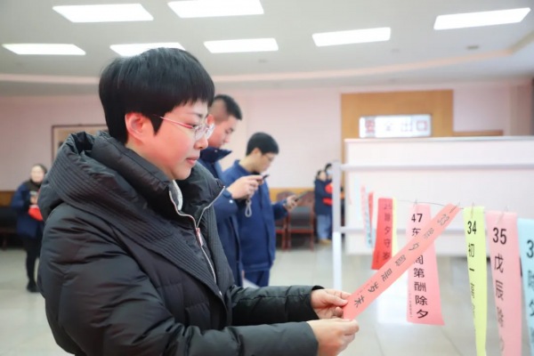 我們的節(jié)日·春節(jié) ▏集團開展“金蛇狂舞·新春送?！毕盗谢顒?/></p>
                    <p class=